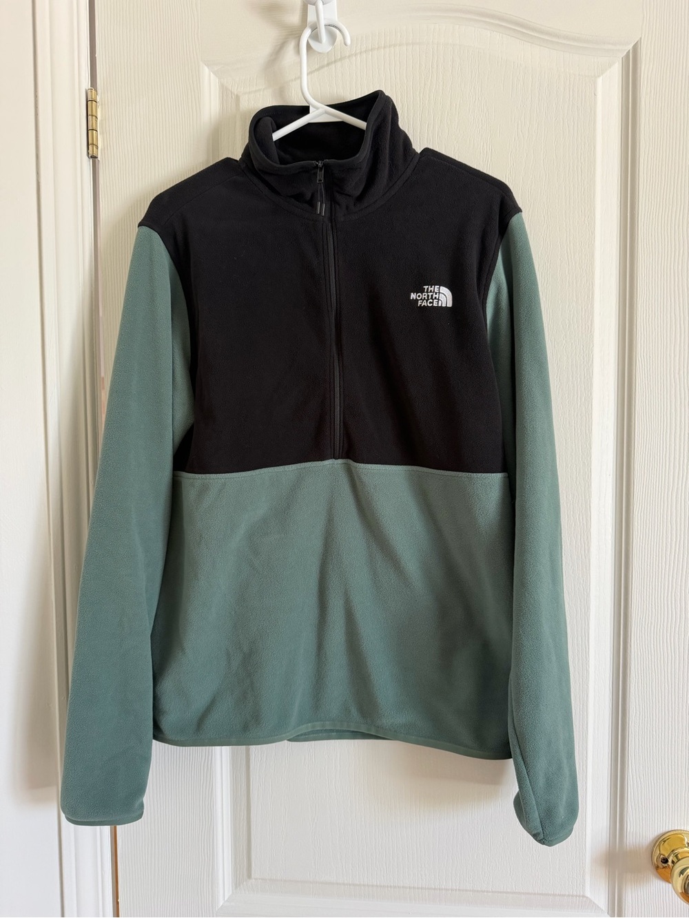 The North Face Men’s Black and Sage Green Half-Zip Fleece Pullover
